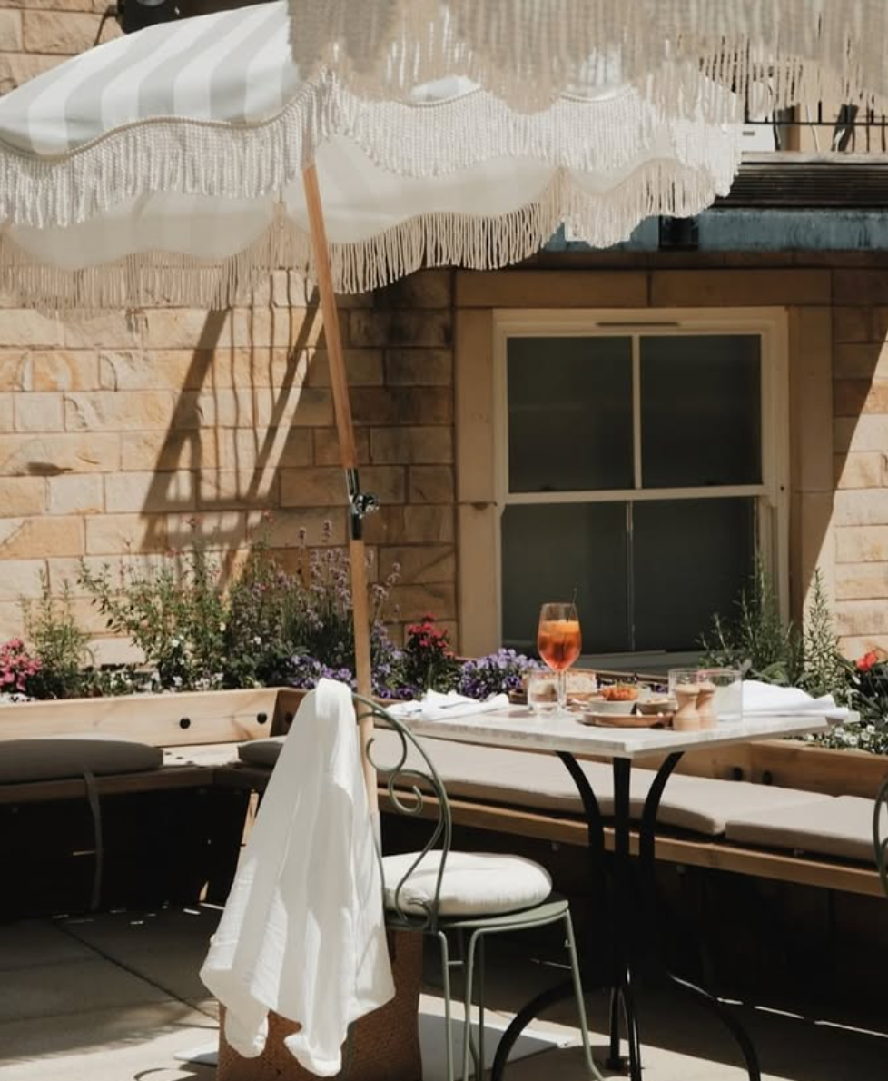 Choosing a Luxury Parasol: What to Look For Beyond the Brand